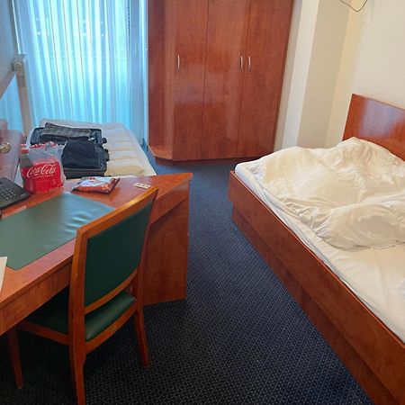 Hotel Merkenich Кёльн Экстерьер фото