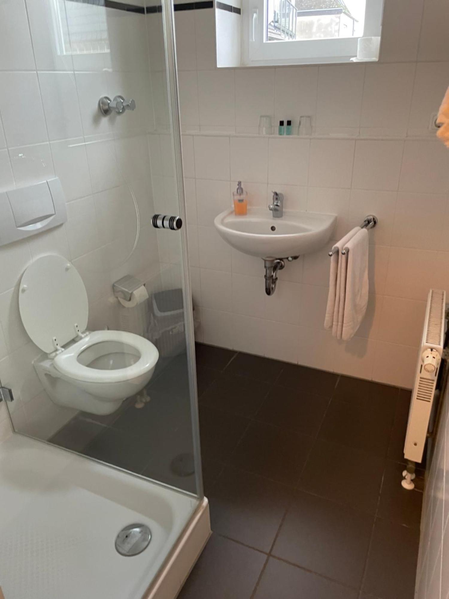 Hotel Merkenich Кёльн Экстерьер фото