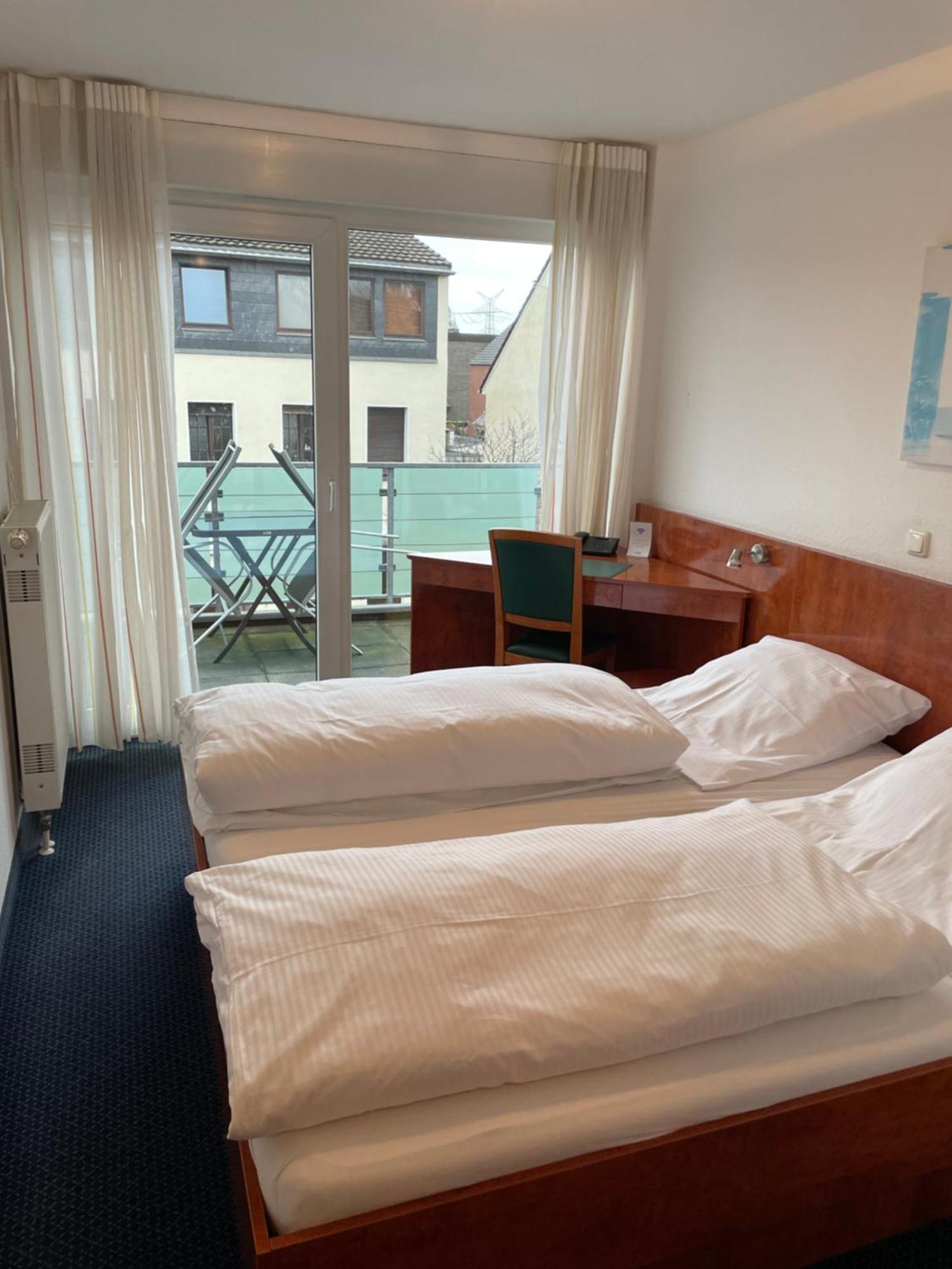 Hotel Merkenich Кёльн Экстерьер фото