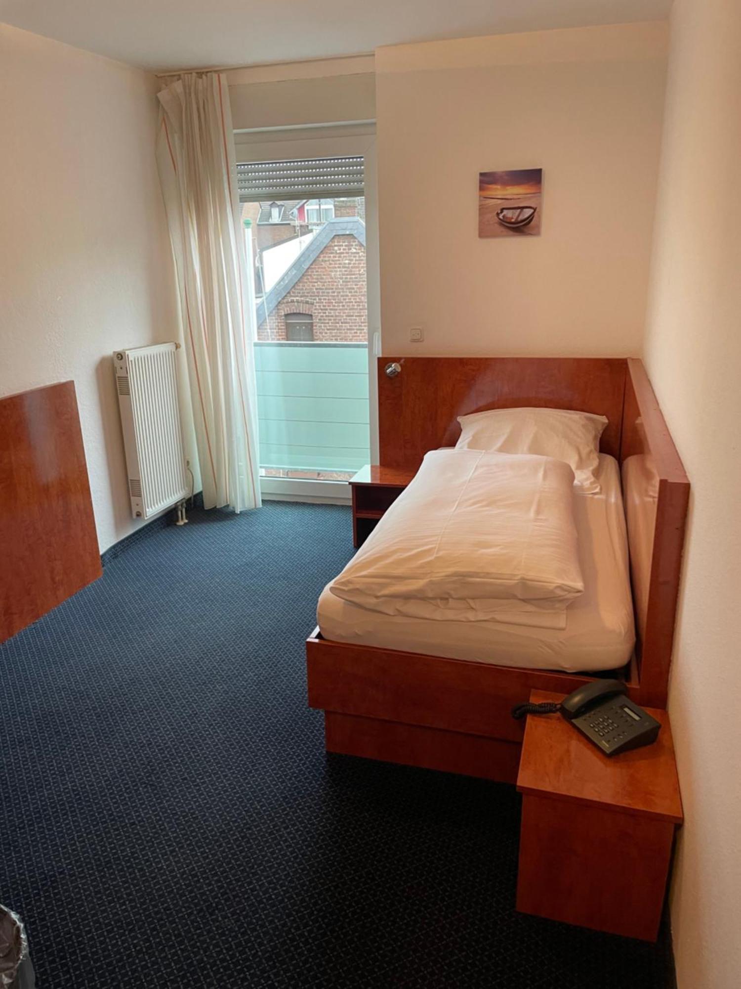 Hotel Merkenich Кёльн Экстерьер фото