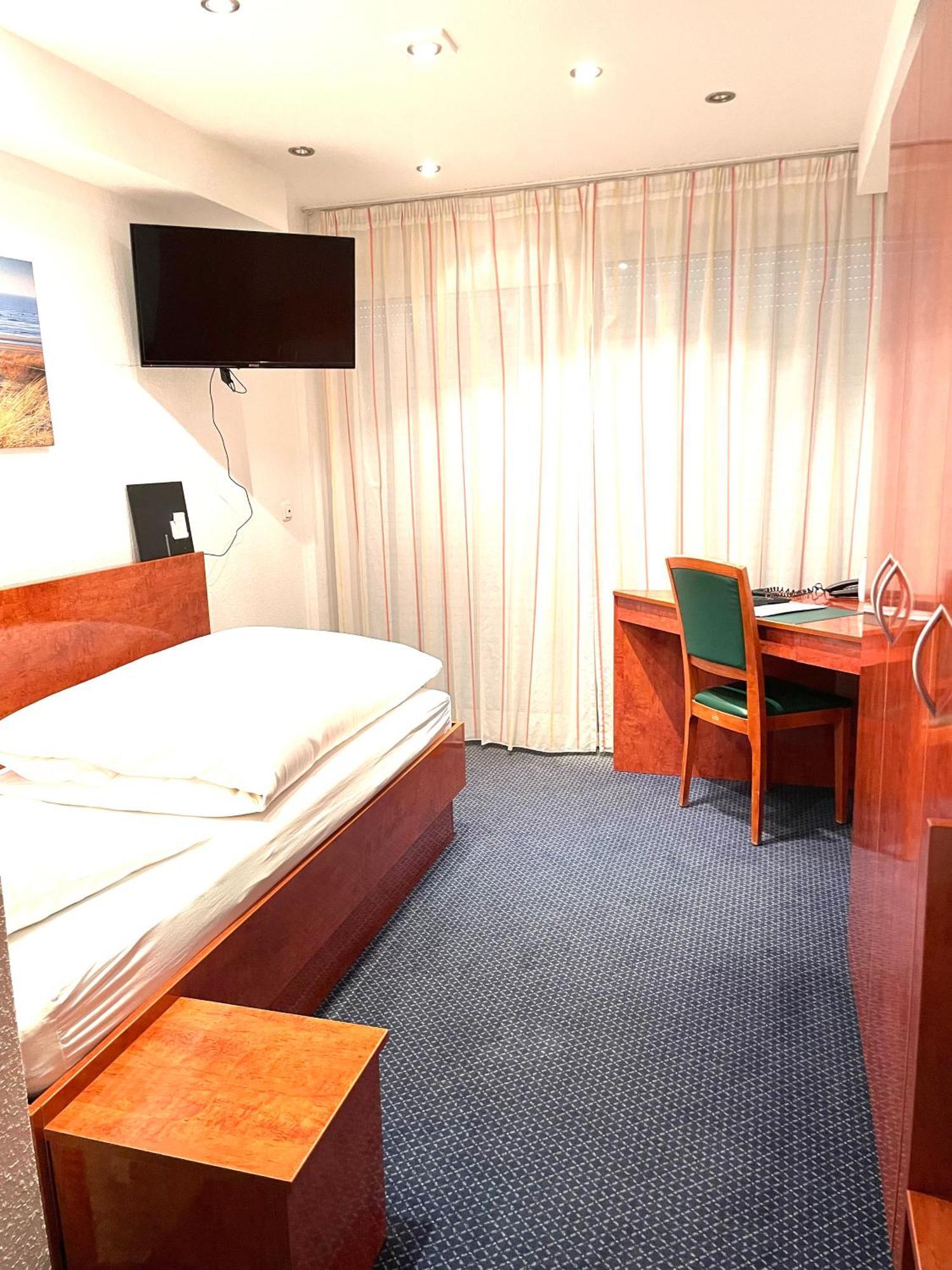 Hotel Merkenich Кёльн Экстерьер фото